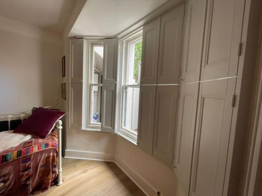 Homely Garden Apartment, Newly Refurbished - Sleeps Four * Brighton
