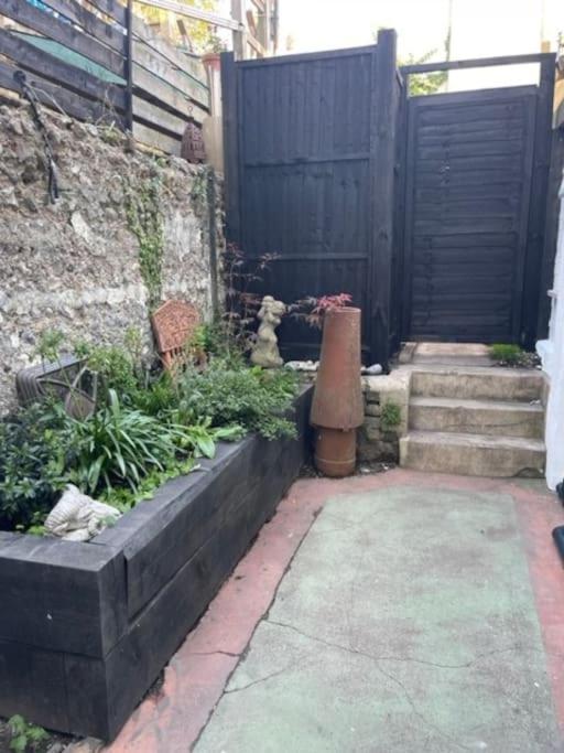 Homely Garden Apartment, Newly Refurbished - Sleeps Four Apartment Brighton