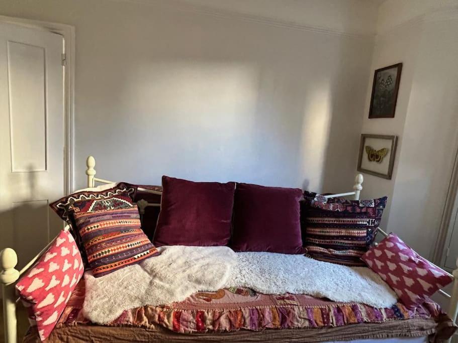 Apartment Homely Garden Apartment, Newly Refurbished - Sleeps Four *